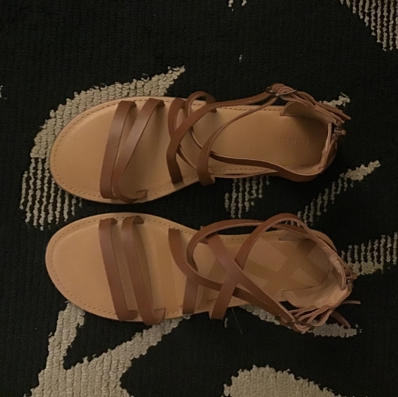 flats - Picture 1 of 3